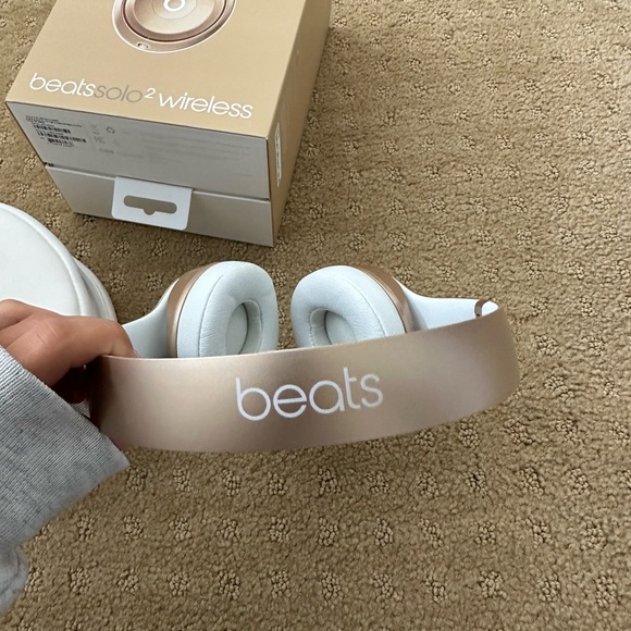 Beats Solo 2 Wireless special edition gold - Picture 3 of 11